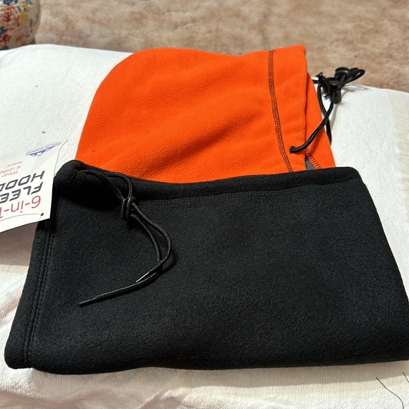 6-in-1 Fleece Hood. Wear it 6 different ways. NWT. One size fits all - Picture 4 of 4